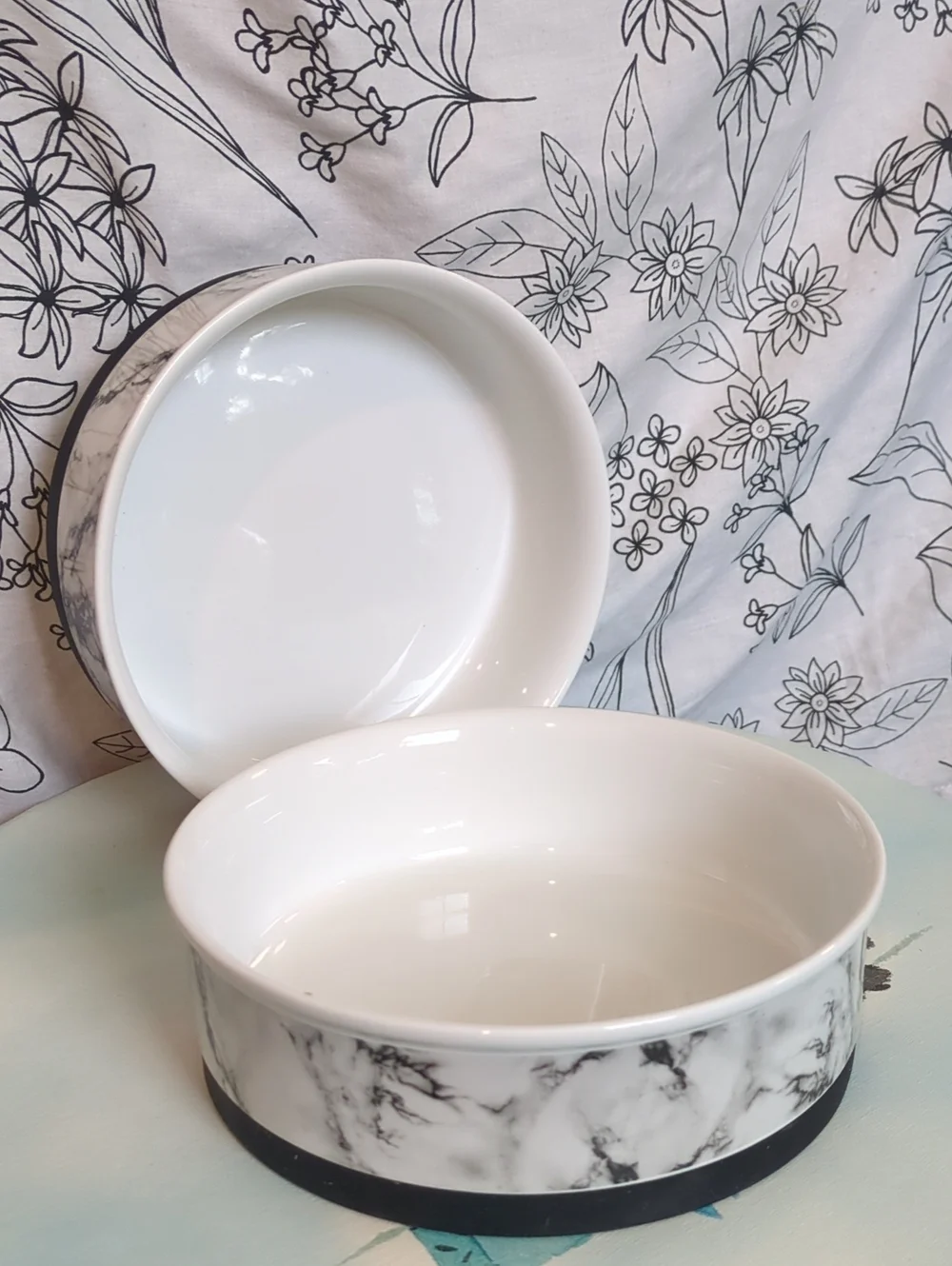 New In Box 2 Bone Dry Non-Skid White Marble Ceramic Dog Bowl Set, 3-cup